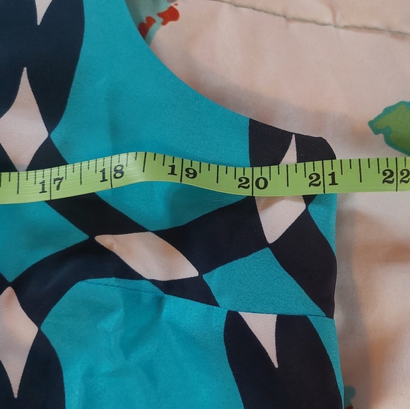 Crown & Ivy Women's Sz 14 Ruffle V-Neck Geometric Border Print Shift Dress Blue - Picture 5 of 5